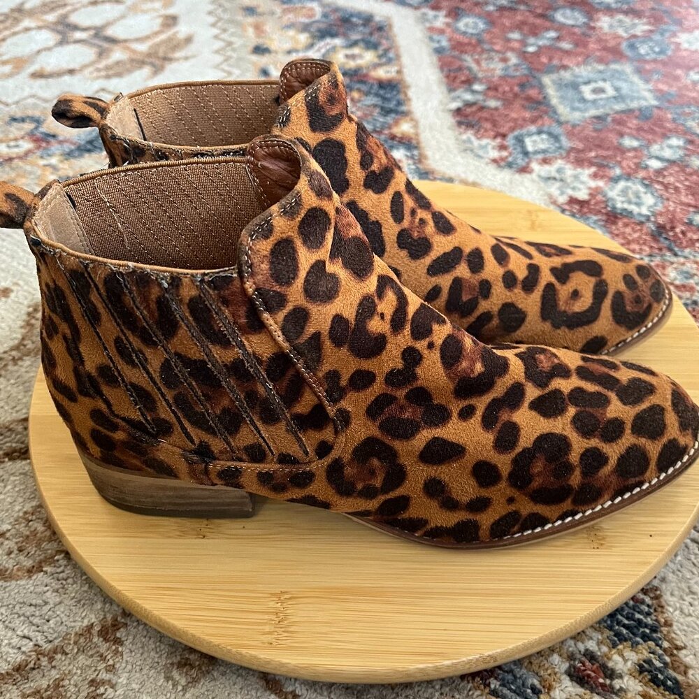 A Rider Girl Leopard Print Faux Suede Booties, Women's Size EU 39; US 8.5